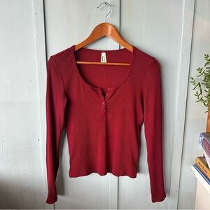 Pact Women's Ribbed Henley Long Sleeve Top in Burgundy